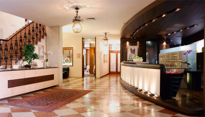 hotel_lobby